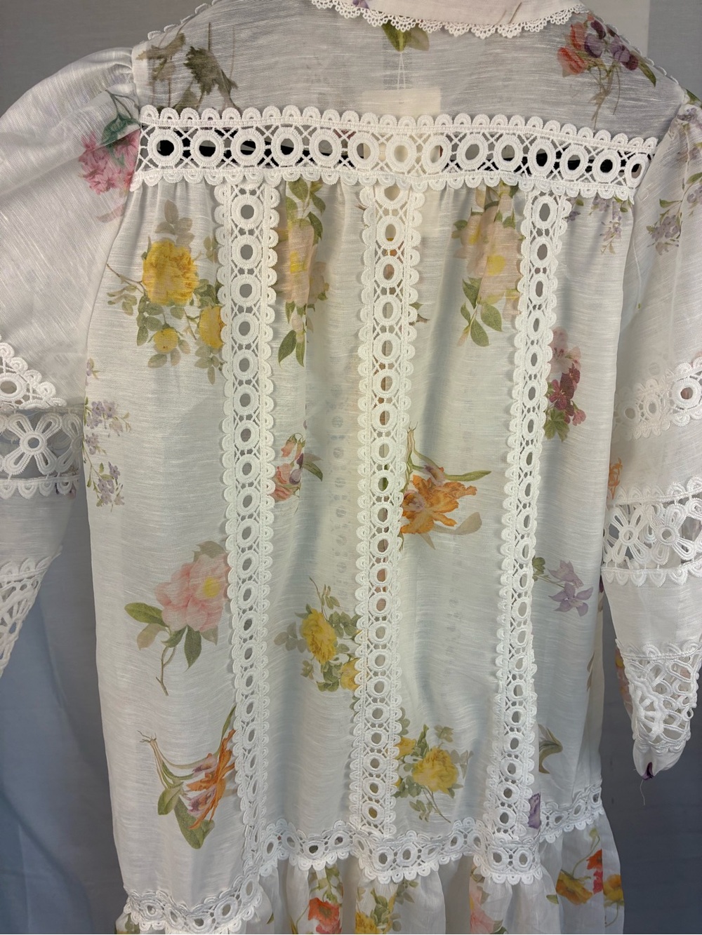 NWT Beautiful Floral Gauze and Lace Dress Flower Buttons S - Picture 8 of 13